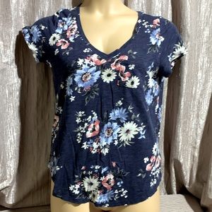 Torrid Top Blouse Tee Navy Blue White Red Floral Size 00 M/L